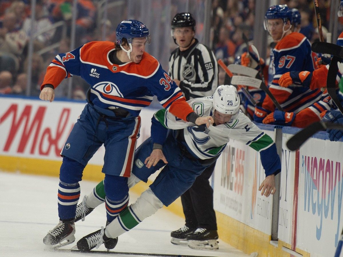 Stan Bowman steals one young power forward from Chicago, signs two more ...