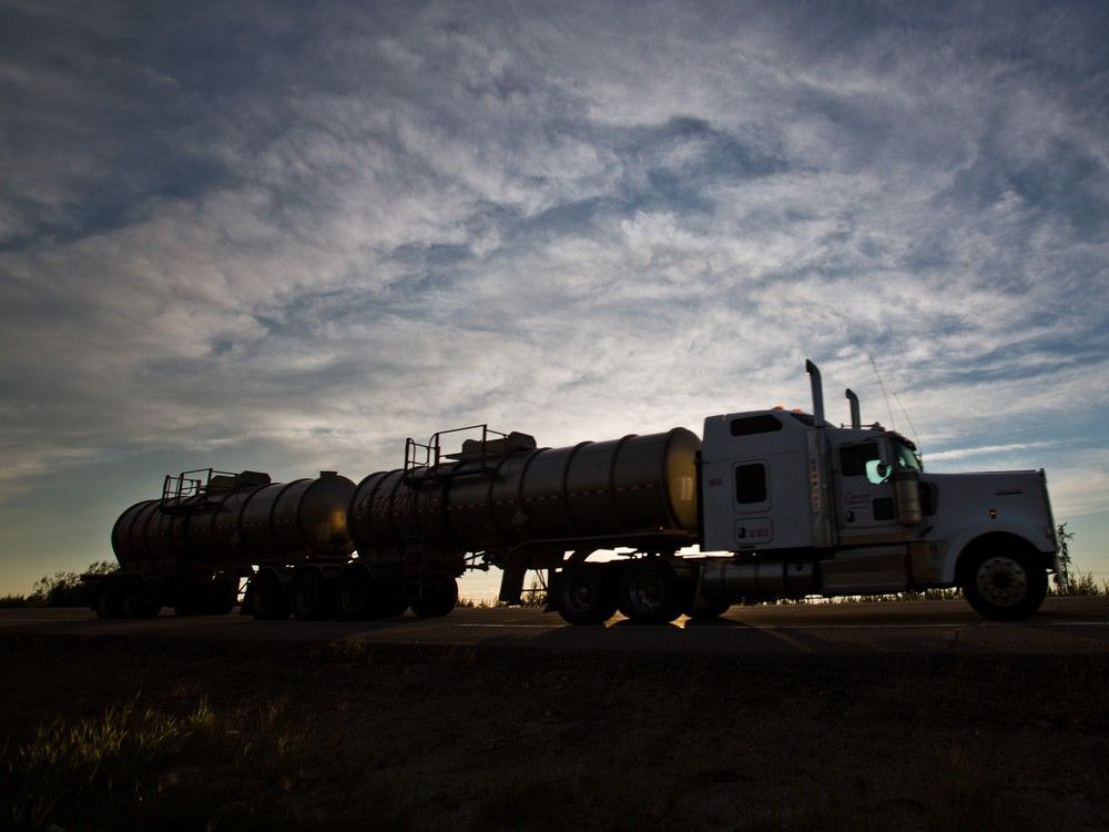 Alberta to help Canadian truckers navigate maze of rules across provincial borders