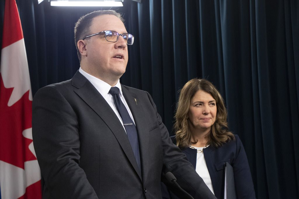 Alberta cabinet shuffle: Smith makes 6 changes, Nixon named new finance minister