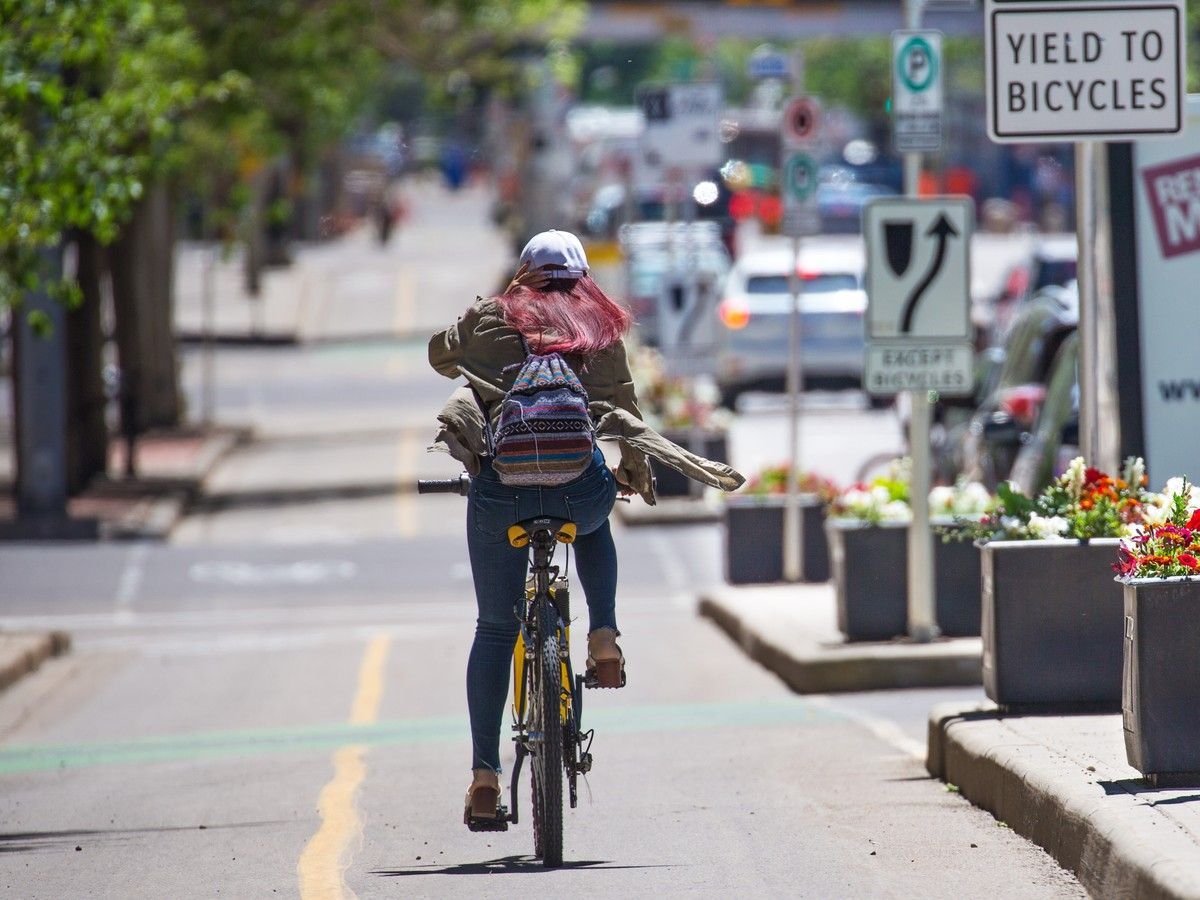 Bell: Alberta to bring in law with power to rip out bike lanes and stop new ones
