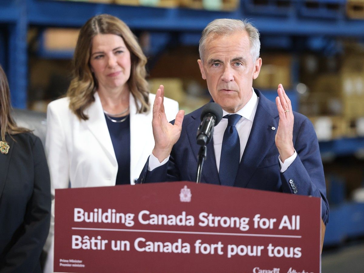 Ottawa gives notice a West Coast oil pipeline has a shot at fast-tracking. Canadians can weigh in