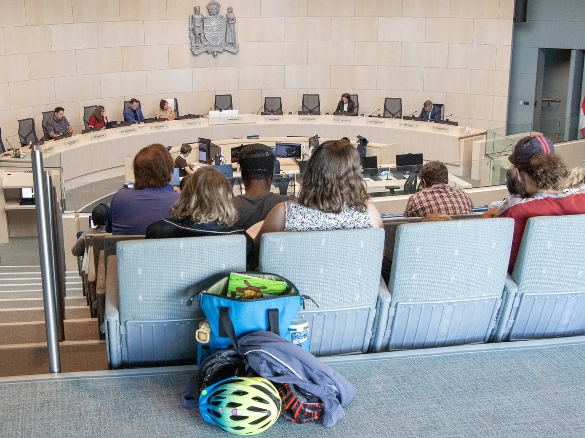 Amid rumours city scaling back bike lanes ahead of provincial bike lane legislation, Edmonton cyclists tell council to get their elbows up