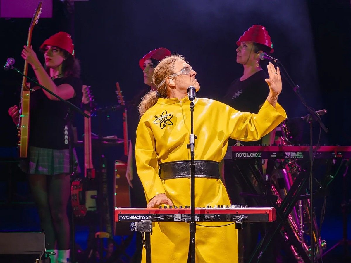 Concert review: 'Weird Al' a reflection we actually love staring at
