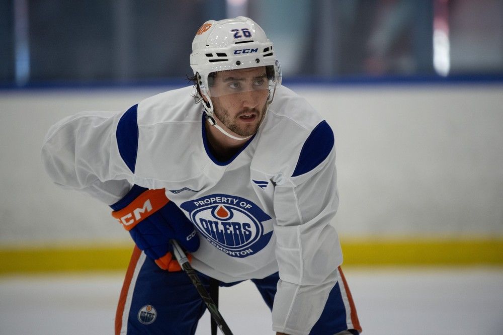 Edmonton Oilers beat out two Stanley Cup champs in battle to sign bargain forward