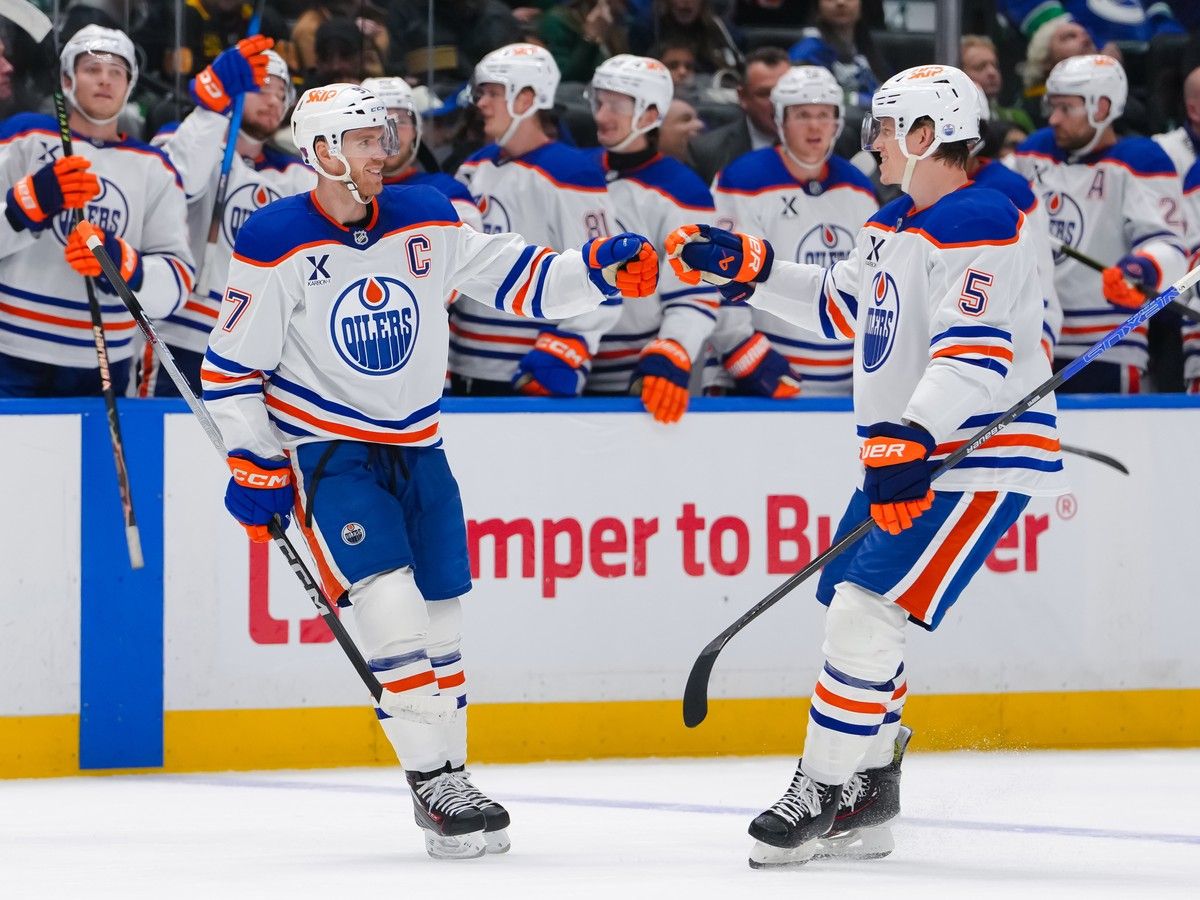 The Edmonton Oilers beat the Vancouver Canucks 9-7 at Rogers Arena