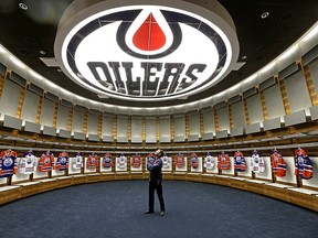 Edmonton Oilers team photographer Andy Devlin marvels at the new team dressing room in Rogers Place on Wednesday September 14, 2016. (PHOTO BY LARRY WONG/POSTMEDIA NETWORK)