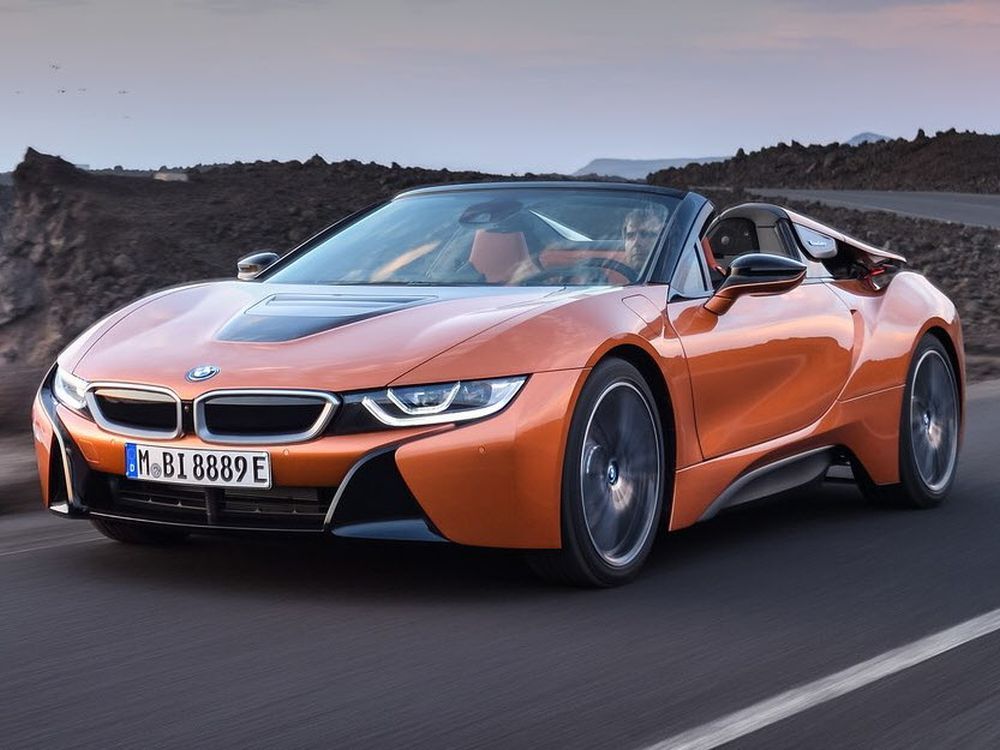 BMW i8 x Louis Vuitton luggage set