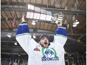 Swift Current Broncos goalie Stuart Skinner hoists the Ed Chynoweth Cup following his team's 3-0 win over the Everett Silvertips in Game 6 of the WHL final on Sunday, May 12, 2018.