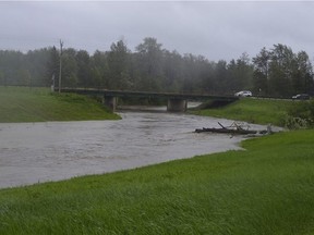 Alberta Emergency Alert issued a critical high water alert for Lesser Slave River Tuesday morning. The town of Slave Lake is also experiencing surface flooding in the north east part of town, resulting in the closure of the Mooney Creek Bridge.