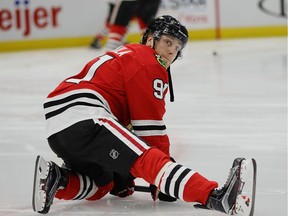 CHICAGO, ILLINOIS - JANUARY 07: Drake Caggiula #91 of the Chicago Blackhawks participates in warm-ups before a game against the Calgary Flames at the United Center on January 07, 2019 in Chicago, Illinois.