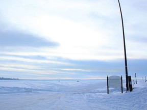 Ice anglers on Lake Wabamun. Neil Waugh/Edmonton Sun