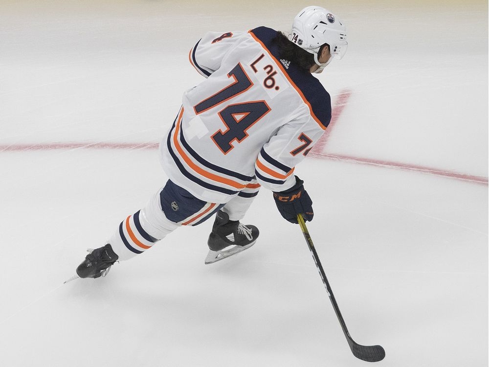 Oilers’ Ethan Bear jersey with Cree nameplate se