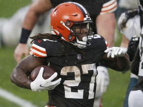 Cleveland Browns running back Kareem Hunt runs for a touchdown during the second half against the Philadelphia Eagles at FirstEnergy Stadium.