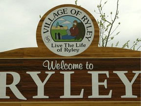RYLEY, ALBERTA-MAY 4, 2004-Sign on highway near Ryley, Alberta.  PHOTO BY LARRY WONG/EDMONTON JOURNAL