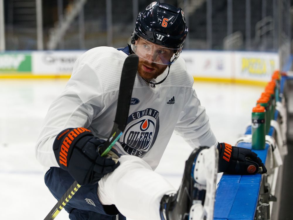 Oilers willingly made themselves worse with Duncan Keith trade