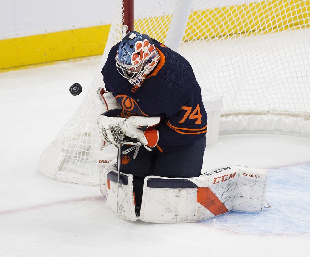 Photos: Stuart Skinner stands on his head in Edmonton Oilers' 2-1 ...