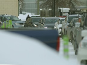 A long line of vehicles at a Covid-19 testing site in Winnipeg. Chris Procaylo/Winnipeg Sun