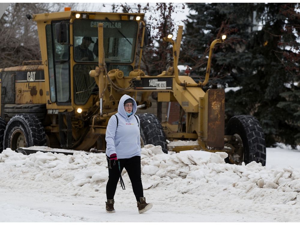 Letters Jan. 23: Edmonton’s road clearing snow laughing matter