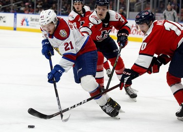 The Edmonton Oil Kings' Jake Neighbours (21) battles the Lethbridge Hurricanes' Chase Pauls (3) and Kade Nolan (10) during second period WHL playoff action at Rogers Place in Edmonton, Saturday April 23, 2022.