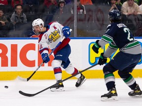 Edmonton Oil Kings' Dylan Guenther (11) shoots past Seattle Thunderbirds' Ryan Gottfried during first period WHL Championships action at Rogers Place in Edmonton, on Friday, June 3, 2022. Photo by Ian Kucerak