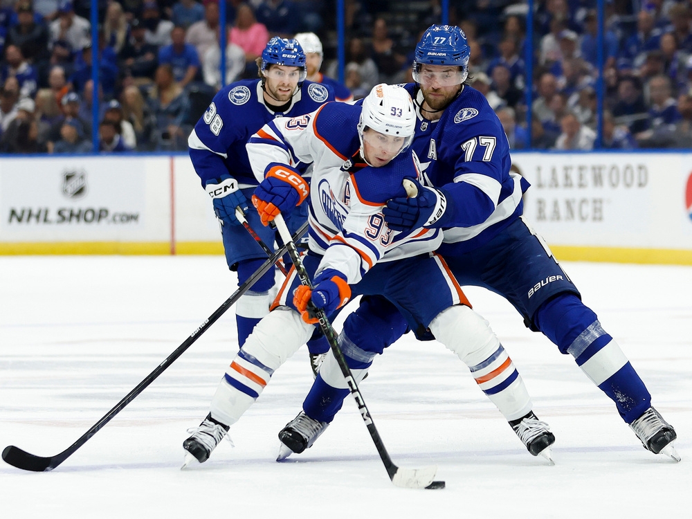 Patrick Maroon shares 10-year ties with Tampa Bay Lightning head