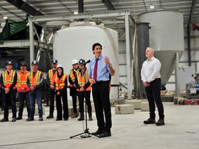 Canada's Prime Minister Justin Trudeau and Mayor Charlie Clark visit rare earths producer Vital Metals with Managing Director John Dorward in Saskatoon, Saskatchewan, Canada January 16, 2023.  REUTERS/Nayan Sthankiya