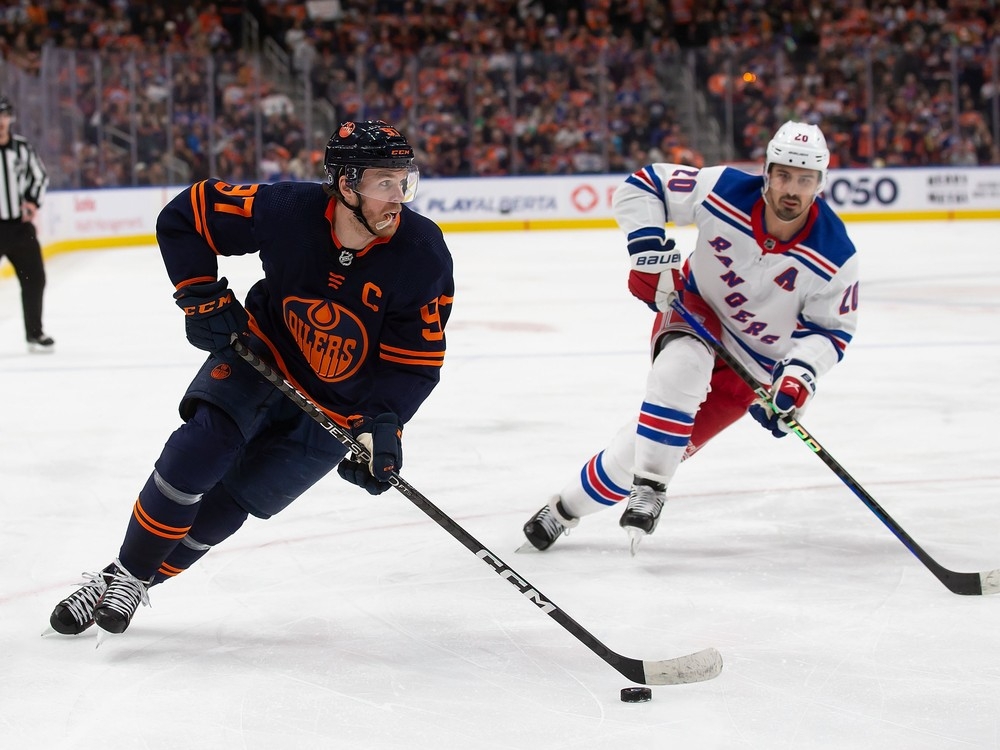 50 Celebrities Attend New York Rangers Vs Winnipeg Jets Stock Photos,  High-Res Pictures, and Images - Getty Images