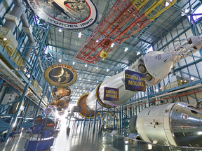 apollosaturn_V_center_1