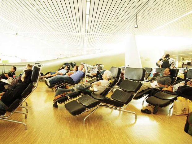 amsterdam-schiphol-airport-chairs-lounge-nap