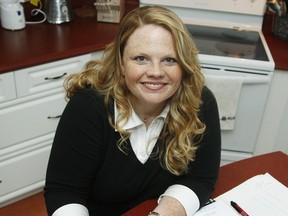 Financial advisor Stephanie Holmes-Winton will take reader questions in a live chat.