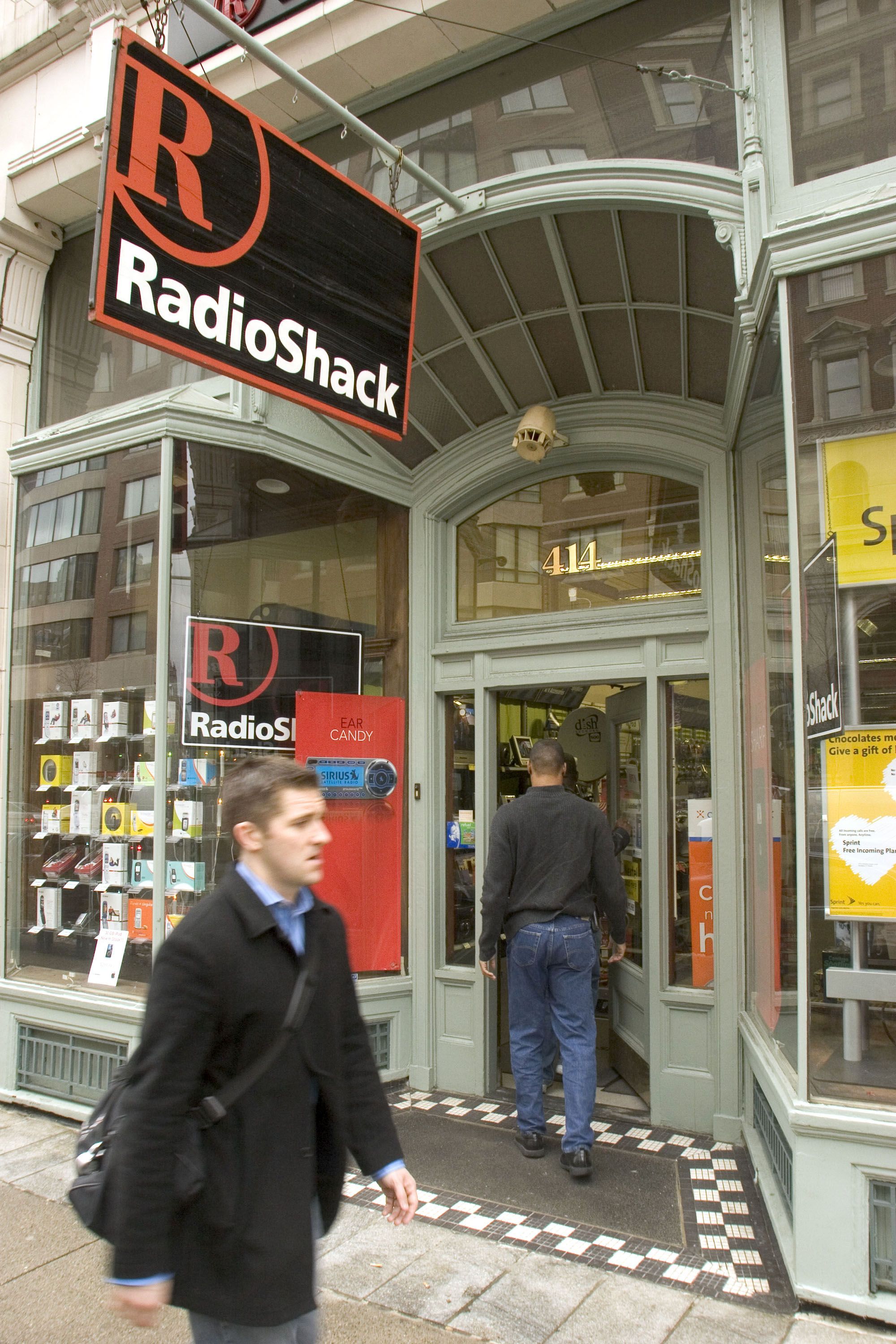 Inside RadioShack's slowmotion collapse Why the fall of the 94year