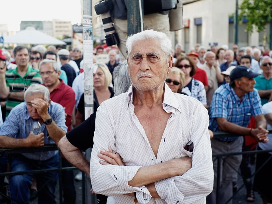 Living under threat of default takes its toll on Greeks