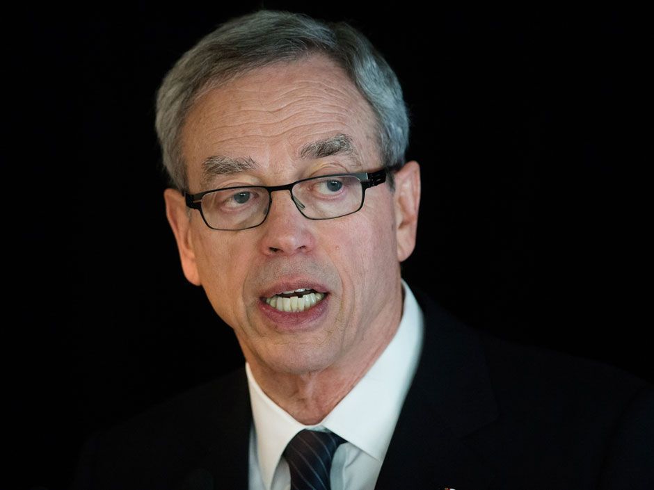 Joe Oliver says Canada 'on course' despite China, Greece concerns