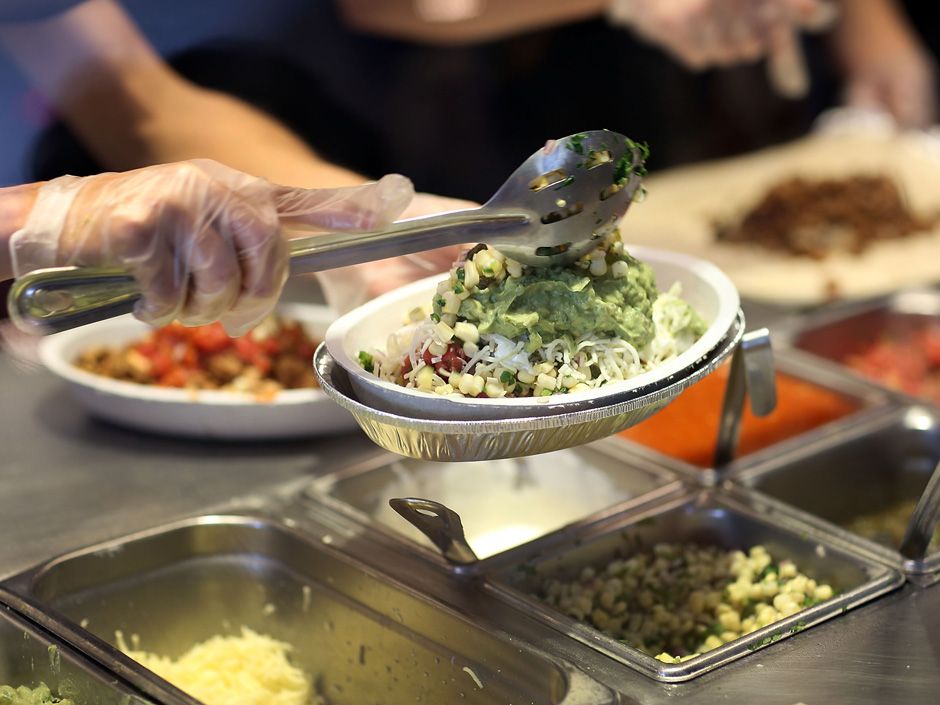Chipotle Mexican Grill's food poisoning outbreak causes traffic to fall