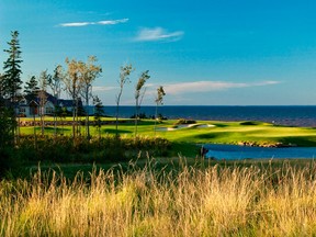 Fox Harb’r’s par-72 golf course, rambling over 100 hectares, with the front nine parkland fairways weaving between trees, wetlands and lakes, and the fescue-fringed, Scottish-links-style back nine overlooking the ocean, consistently ranks among Canada’s top courses.