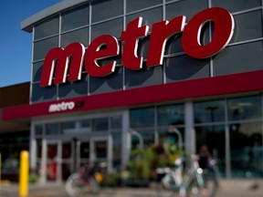 Profits surged at Metro in the second quarter as the grocery retailer controlled its operating expenses through a period of corrosive food price deflation.