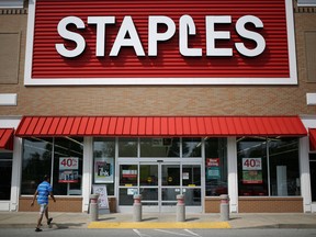 Staples Inc, the largest U.S. office supplies retailer, is considering selling itself, sources say.