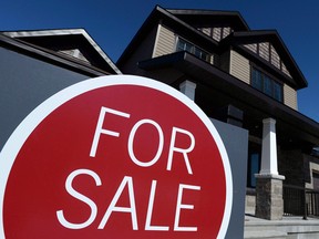 Canada’s housing agency continues to give the market its worst possible rating, despite measures to cool overheating.