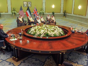 U.S. Secretary of State Rex Tillerson, right, takes part in a meeting with Sheikh Sabah Khalid Al Hamad Al Sabah, First Deputy Prime Minister and Minister for Foreign Affairs of Kuwait, center, and UK national security Advisor Mark Sedwill, left, at the Bayan Palace in Kuwait, Monday, July 10, 2017. (AP photo/Jaber Abdulkhaleg)