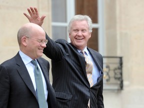 GE's new CEO John Flannery, right, with predecessor Jeff Immelt.