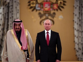 Russian President Vladimir Putin (R) and Saudi Arabia's King Salman bin Abdulaziz Al Saud attend a welcoming ceremony ahead of their talks at the Kremlin in Moscow on October 5, 2017.