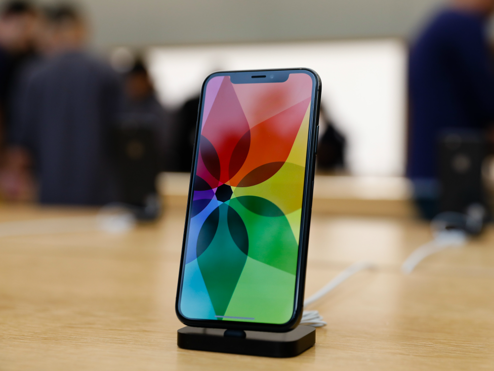 Apple iPhone X final review: One week later and the home button is
still dead