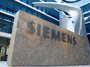 Industrial conglomerate Siemens has announced plans to cut about 6,900 jobs worldwide at its power, gas and drives divisions, half of them in Germany.