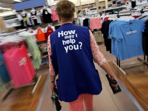 Walmart is hiking its starting hourly wage to US$11 and delivering bonuses to employees.