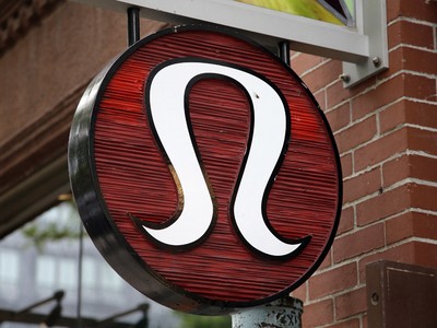 Lululemon makes strides in menswear, boosts outlook after strong