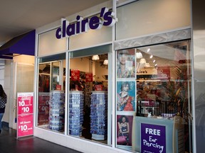 Claire's filed for bankruptcy Monday and said it reached an agreement with creditors including its private-equity backer, Apollo Global Management, to restructure around US$1.9 billion in debt.