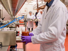 The Ontario Agri-Food Venture Centre’s small-batch food processing facility offers a wide range of services including a fully-equipped commercial kitchen, cold, frozen and dry storage, packaging and labelling.