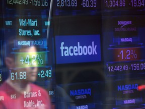 Senior executives and directors of Facebook, Amazon.com Inc., Netflix Inc. and Google parent Alphabet Inc. have disposed of US$4.58 billion of stock this year, according to data compiled by Bloomberg.