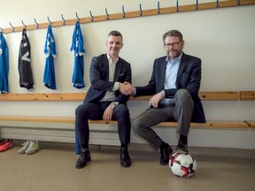 Iceland Football Assn. President Gudni Bergsson and Össur President and CEO Jón Sigurdsson seal the partnership deal.