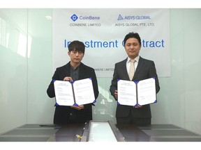 Investment contract ceremony between CoinBene and AISYS GLOBAL. Left: CoinBene CMO Daniel Lee. Right AISYS GLOBAL Founder Ted Min